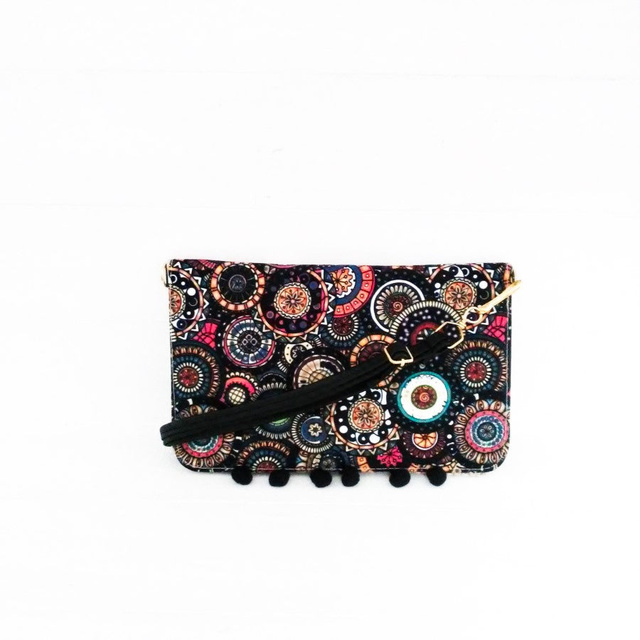 Bolsa Clutch Pompones Negro Estilo Mexicano
