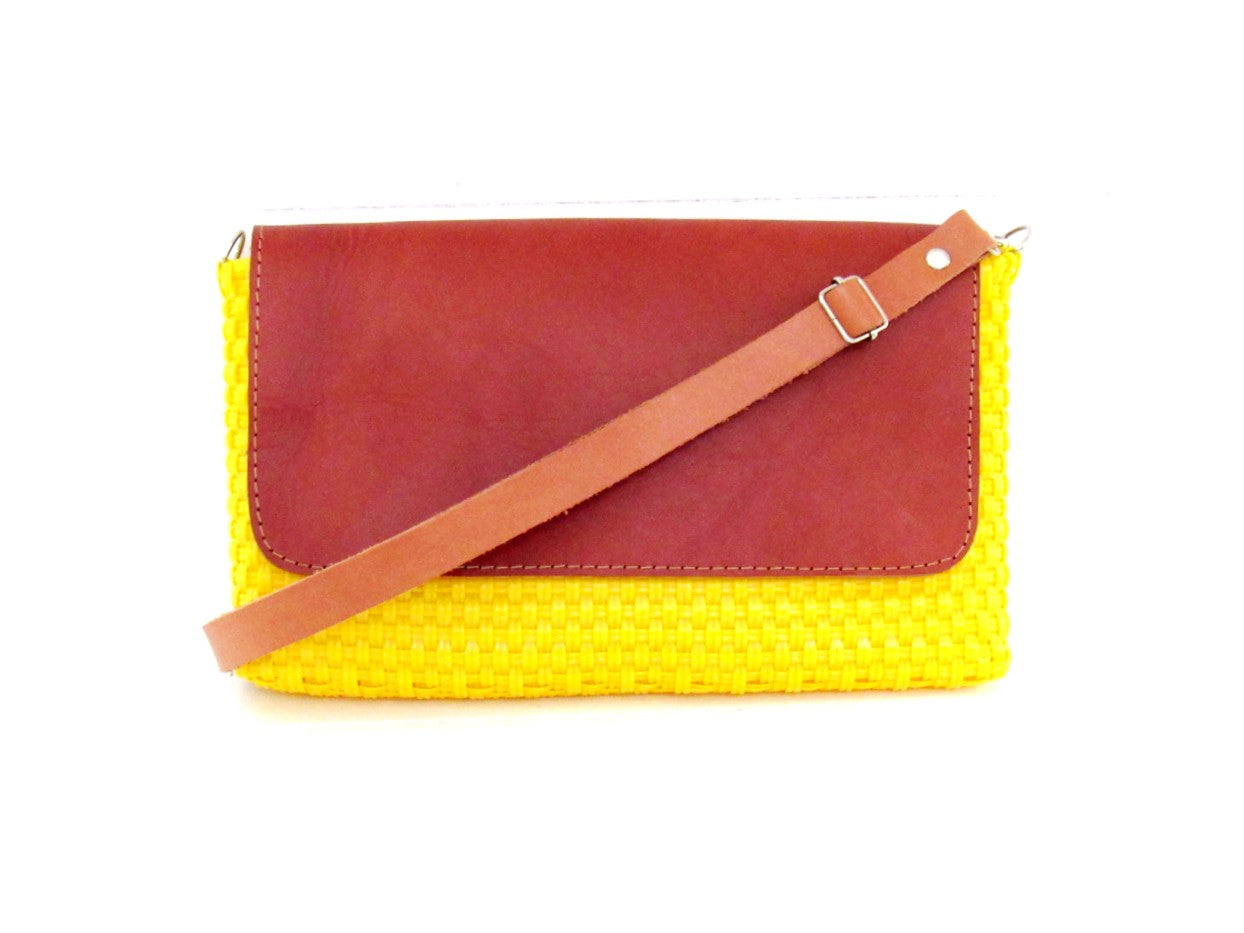 Bolsa Clutch Tejida Color Amarillo